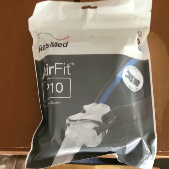 Brand New AirFit P10 Nasal Pillow Mask - Picture 1 of 3